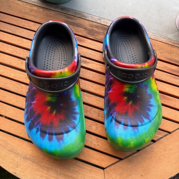 Crocs Classic Tie-Dye Clog Multicolor Slip-On Casual Footwear Size M8/W10 - Picture 2 of 7